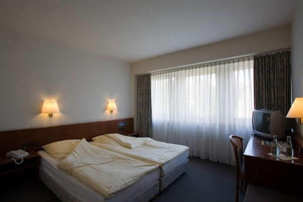 Hotel Am Roonplatz Bona Exterior foto